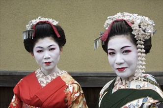 JAPAN, Honshu, Kyoto, Geishas at Sannen-zaka