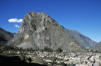 PERU, Near Cusco, Ollantaytambo, "Pinkuylluna Mountain and town of Ollantaytambo, Sacred Valley of