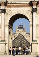 FRANCE, Ile de France, Paris, People walking from the Jardin des Tuileries through the Arc de