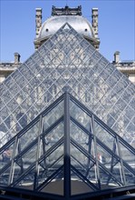 FRANCE, Ile de France, Paris, The pyramid entrance to the Musee du Louvre beside the Richelieu