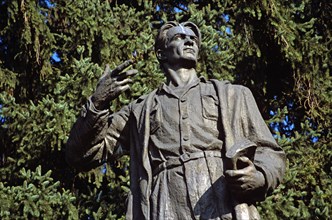 BULGARIA, Bansko, Nikola Vaptsarov Statue