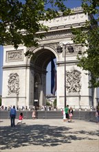 FRANCE, Ile de France, Paris, Tourists in the shade of trees in the Place de Charles de Gaulle