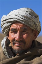 AFGHANISTAN, between Yakawlang and Daulitiar, Syadara, Portrait of local man