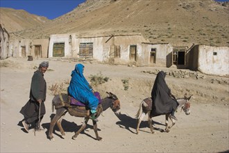 AFGHANISTAN, between Yakawlang and Daulitiar, Syadara, Man walking behind women on donkeys