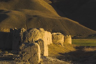 AFGHANISTAN, between Yakawlang and Chakhcharan, Daulitiar, Caravanserai