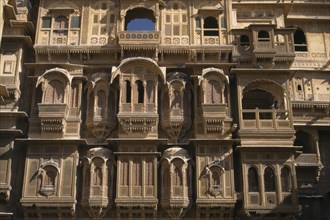 INDIA, Rajasthan, Jaisalmer, Detail of the facade of the Patwon ki Haveli