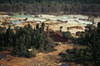 BRAZIL, Mato Grosso, Peixoto de Azevedo, Garimpo  small scale gold mining  on former Panara