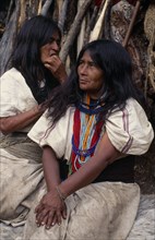 COLOMBIA, Sierra Nevada de Santa Marta, Ika, Portrait of Ika mother and daughter in traditional