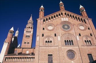 ITALY, Lombardy, Cremona, Piazza del Comune.  Southside exterior of the Duomo and bell tower or