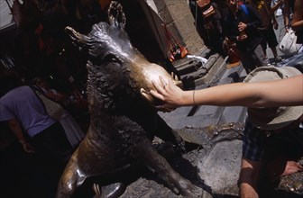ITALY, Tuscany, Florence, Mercato Nuovo. Fontana del Porcellino. Bronze fountain of a boar with a
