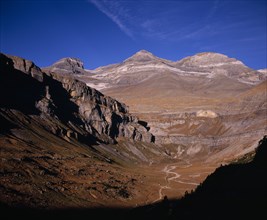 SPAIN, Aragon, Valle de Ordesa, View at north east end of valley towards mountains of Las Tres