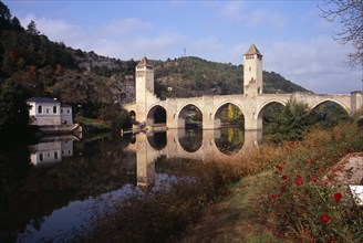 FRANCE, Midi Pyrenees, Cahors, Pont Valentre. Bridge over the River Lot built between 1308 and 1378