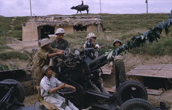 VIETNAM, North Central, Thanh Hoa, "Members of Militia unit, not regular army with anti-aircraft