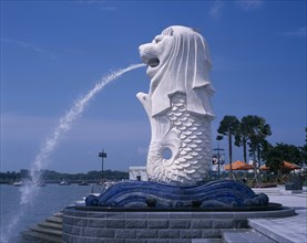 SINGAPORE, Merlion Park, The Merlion statue at the Merlion Park river entrance.