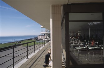 ENGLAND, East Sussex, Bexhill-on-Sea, De La Warr Pavilion. View along the sun terrace next to the
