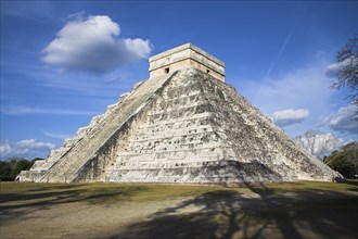 MEXICO, Yucatan, Chichen Itza, "El Castillo, Pyramid of Kukulkan"