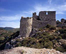 FRANCE, Languedoc-Roussillon, Aude, Chateau de Aguilar.  Ruins of twelth Century Cathar castle set