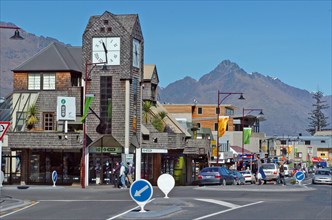 NEW ZEALAND, SOUTH ISLAND, OTAGO, "QUEENSTOWN, VIEW OF TOURIST INFORMATION CENTRE LEFT LOOKING DOWN