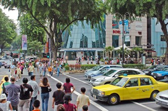 SINGAPORE, Orchard Road, PEDESTRIAN CROSSING AT ORCHARD ROAD AND PATTERSON ROAD SHOWING WHEELOCK