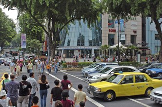 SINGAPORE, Orchard Stree, People crossing busy street.