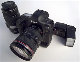 PHOTOGRAPHY, Camera, Digital, Canon 1DS MkII 17 mega pixel digital SLR camera with image