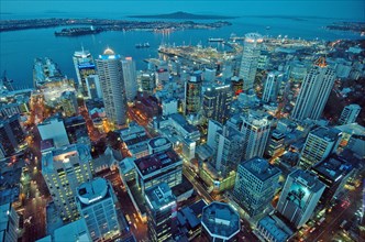 NEW ZEALAND, NORTH ISLAND , AUCKLAND , GENERAL VIEW OF AUCKLAND CITY CENTRE AT DUSK FROM THE