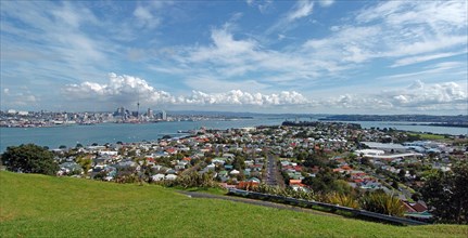 NEW ZEALAND, NORTH ISLAND , AUCKLAND , GENERAL VIEW OF AUCKLAND SKYLINE SHOWING AUCKLAND HARBOUR