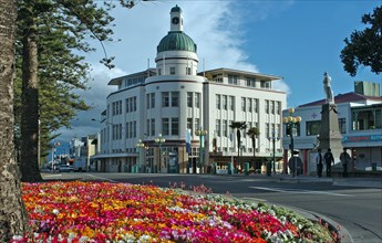NEW ZEALAND, NORTH ISLAND, HAWKES BAY, "NAPIER, ART DECO STYLE FACADE OF THE A&B BUILDING ON MARINE