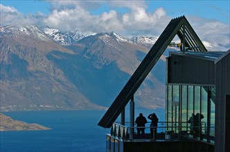 NEW ZEALAND, SOUTH ISLAND, OTAGO, "QUEENSTOWN, VIEW OF THE REMARKABLES MOUNTAINS AND LAKE WAKATIPU