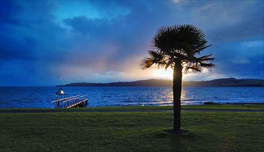 NEW ZEALAND, NORTH ISLAND, TAUPO, "WAIKATO, SUNSET ACROSS LAKE TAUPO FROM ROUTE 1 TWO MILE BAY