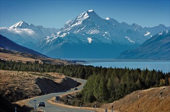 NEW ZEALAND, SOUTH ISLAND, WEST COAST, "MOUNT COOK NATIONAL PARK, VIEW OF NEW ZEALANDS HIGHEST