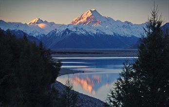 NEW ZEALAND, SOUTH ISLAND, WEST COAST, "MOUNT COOK NATIONAL PARK, VIEW OF NEW ZEALANDS HIGHEST