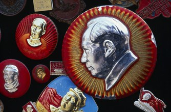 CHINA, Shanghai, Mao Tse-Tung memorabilia metal badges.