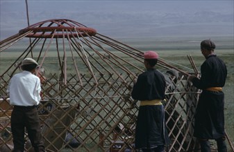 MONGOLIA, Gobi Desert, Khalkha herdsmen erecting the family ger or yurt on pastureland of Bigersum