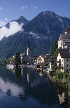 AUSTRIA, Oberosterreich, Hallstatt, View over lakeside buildings with mountain backdrop.