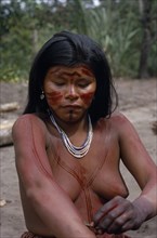 COLOMBIA, North West Amazon, Tukano Indigenous People, Young Barasana mother using cumare fibre