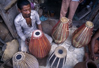 INDIA, Uttar Pradesh, Vrindaban, Tabla maker.