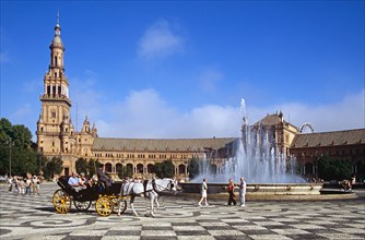 SPAIN, Andalucia, Seville, Plaza de Espana