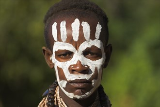 ETHIOPIA, Lower Omo Valley, Mago National Park, Karo woman with face painting