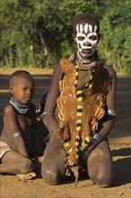 ETHIOPIA, Lower Omo Valley, Mago National Park, Karo lady with child with face painting