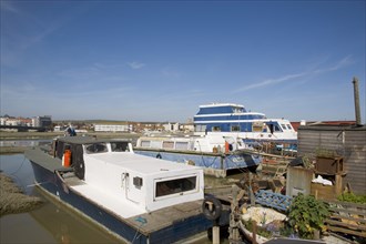 ENGLAND, West Sussex, Shoreham-by-Sea, Houseboat moored along the banks of the river adur.