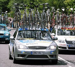 SPORT, Cycling, Road, Support team vehicle with bikes on the roof for Tour de France Kent stage