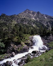 FRANCE, Midi-Pyrenees, Hautes-Pyrenees, Vallee du Lutour.  Jagged peaks of Soum det Guingays 2451 m