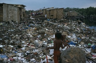 ECUADOR, Guayas Province, Guayaquil , The city rubbish tip in barrio Guayas slum neigbourhood with