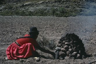 BOLIVIA, , Liquivi Lamla woman boiling / cooking potatoes