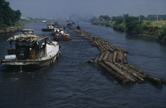 CHINA, Jiangsu Province, Transport, Log rafts on the Grand Canal. Suzhou to Wuxi