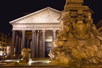 ITALY, Lazio, Rome, The Piazza della Rotonda with the Pantheon beyond the Rotonda Fountain