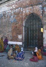 BANGLADESH, Dhaka, Bagerhat, Women and children worship at Islamic shrine.