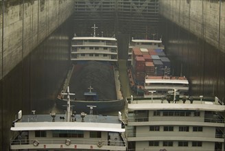 CHINA, Hubei , Sandouping, River traffic including coal barge and containers in the locks of the