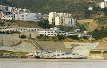 CHINA, Chongqing, Wanxian, Reinforced Yangtze embankments at the new town of Wanxian to protect